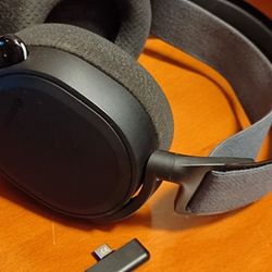 Steelsieries Arctis 7plus Wireless Headphones And Dongle (Will Come With Aux/C Cord)