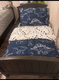 Toddler bed in excellent condition