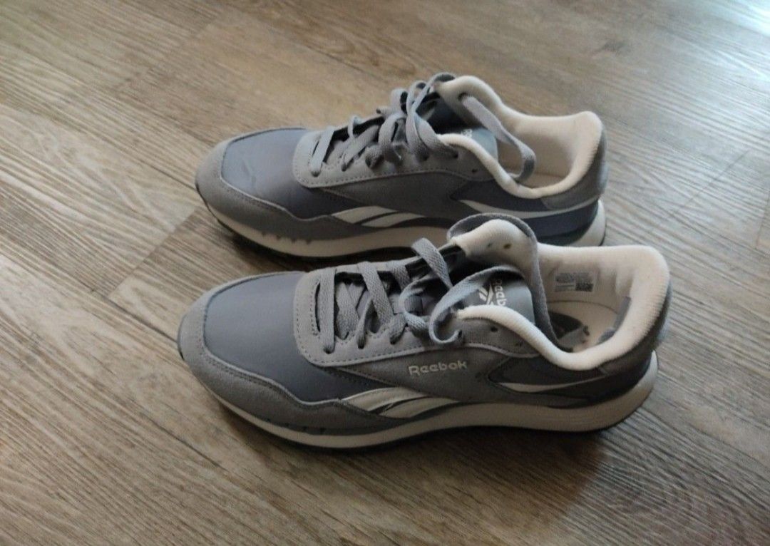 Reebok Galaxy 10 Sneakers (Size: 8.5) For Sale