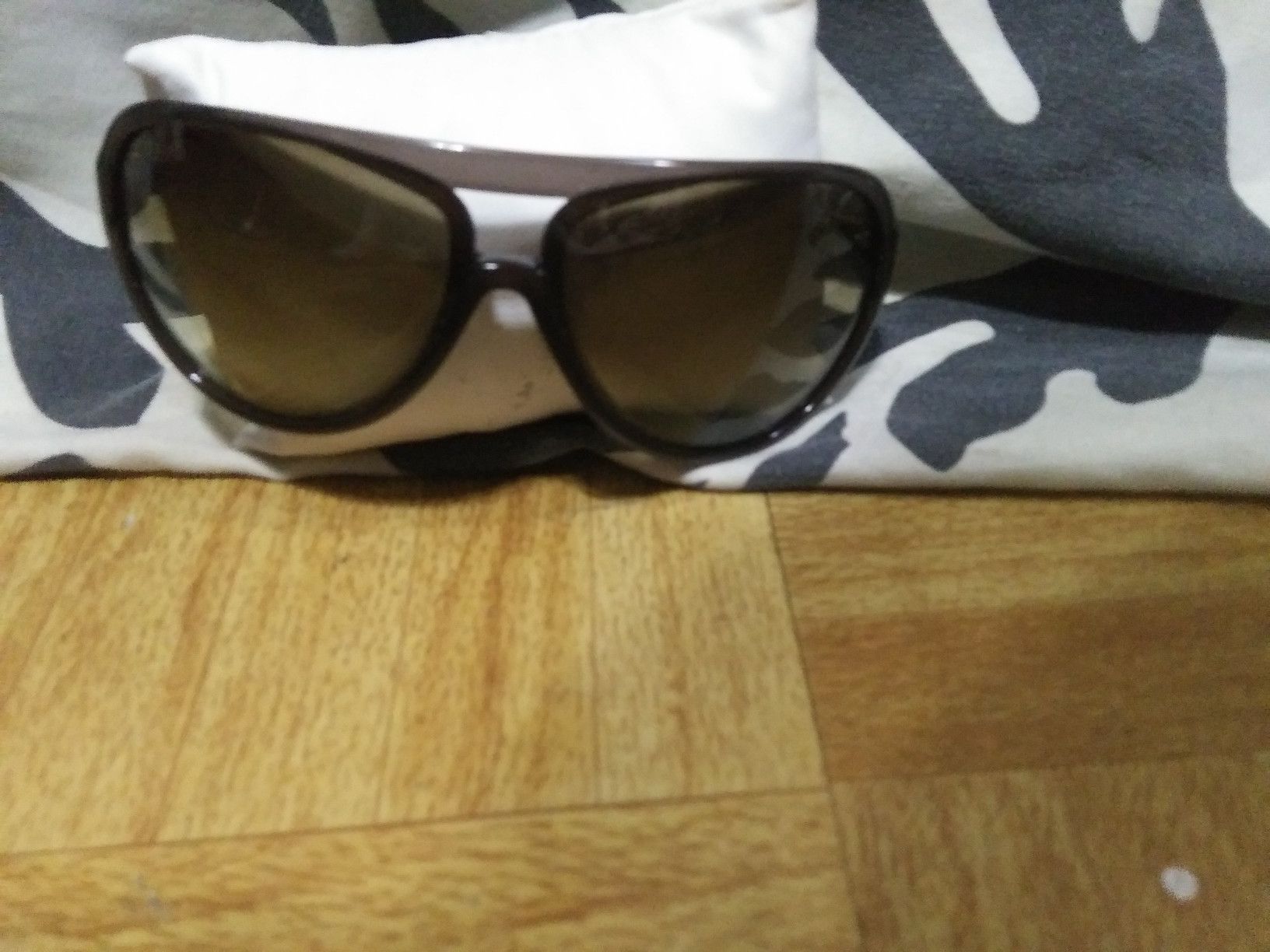 Gucci Square Sunglasses with Detachable Charm 58MM NEVER WORN for Sale in  Dallas, TX - OfferUp