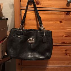 Coach Leather Handbag Lots Of Compartments 