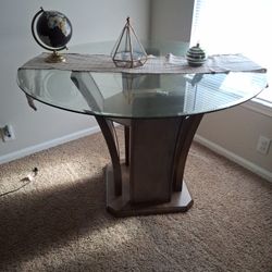 Round Table