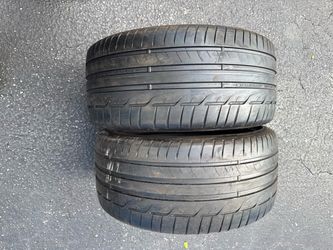 Set of 2 nice Dunlop 265/30/20 ( We install & balance)