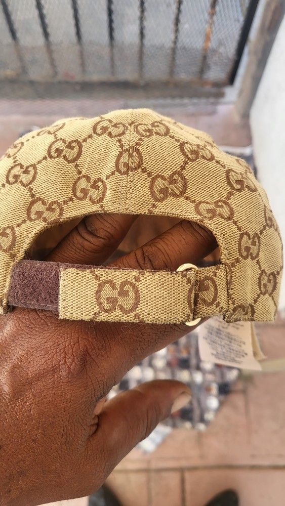 Gucci size L