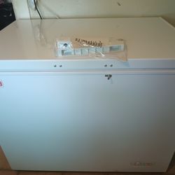 Commercial Chest Freezer 