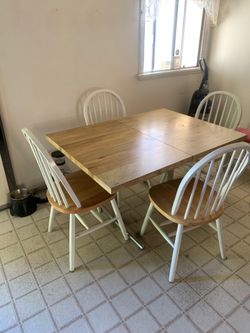 Vintage Formica Top Kitchen Table w/1 Leaf & Farmhouse Style Chairs  $400 OBO!