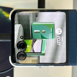 Get The Latest Moto Razr For 300!!!