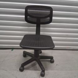CHAIR:2.5 FT TALL
