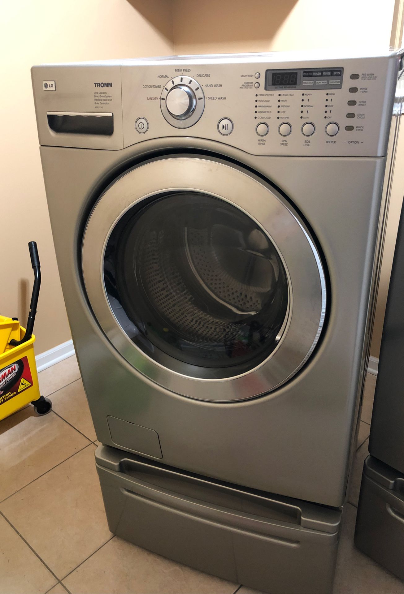 LG FRONT LOAD WASHER W RISER