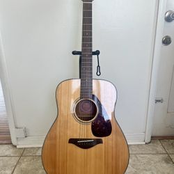 Yamaha FG700S Acoustic Guitar + Roadrunner Gig Bag