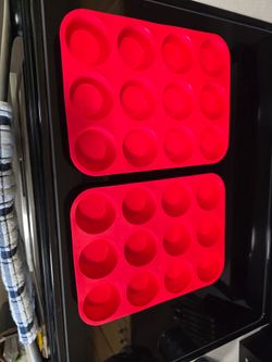 Silicone muffin tin
