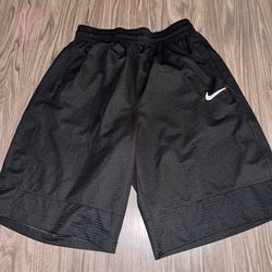 MEN NIKE SHORT‼️ size Large