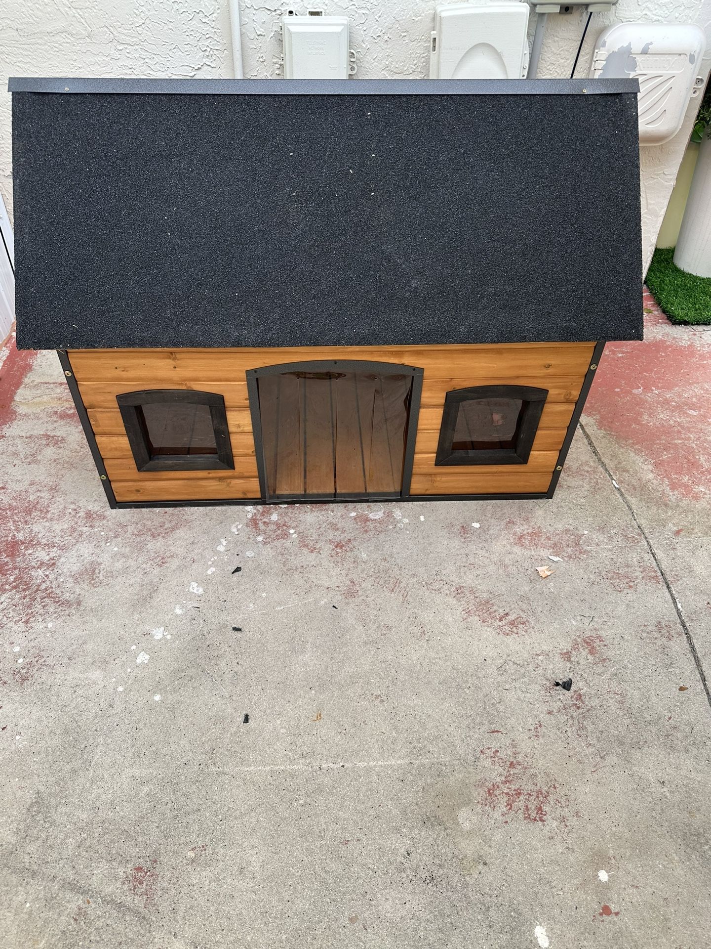 NEW Wooden/Steel Frame Dog House
