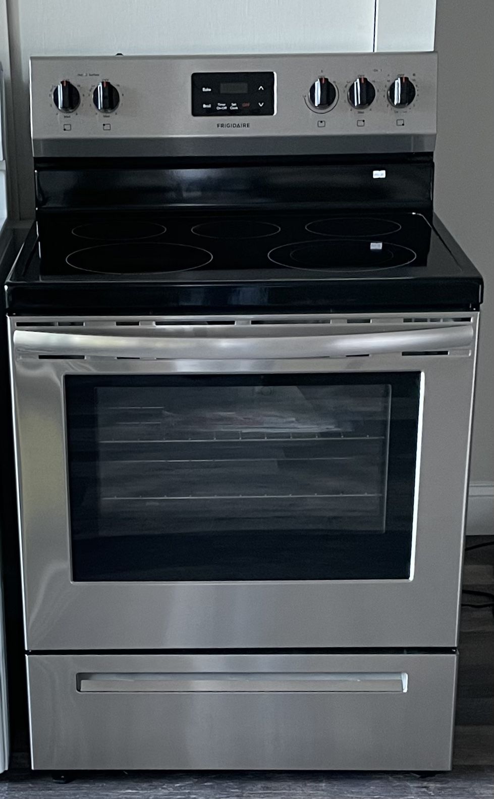 Brand new electric stove – no box