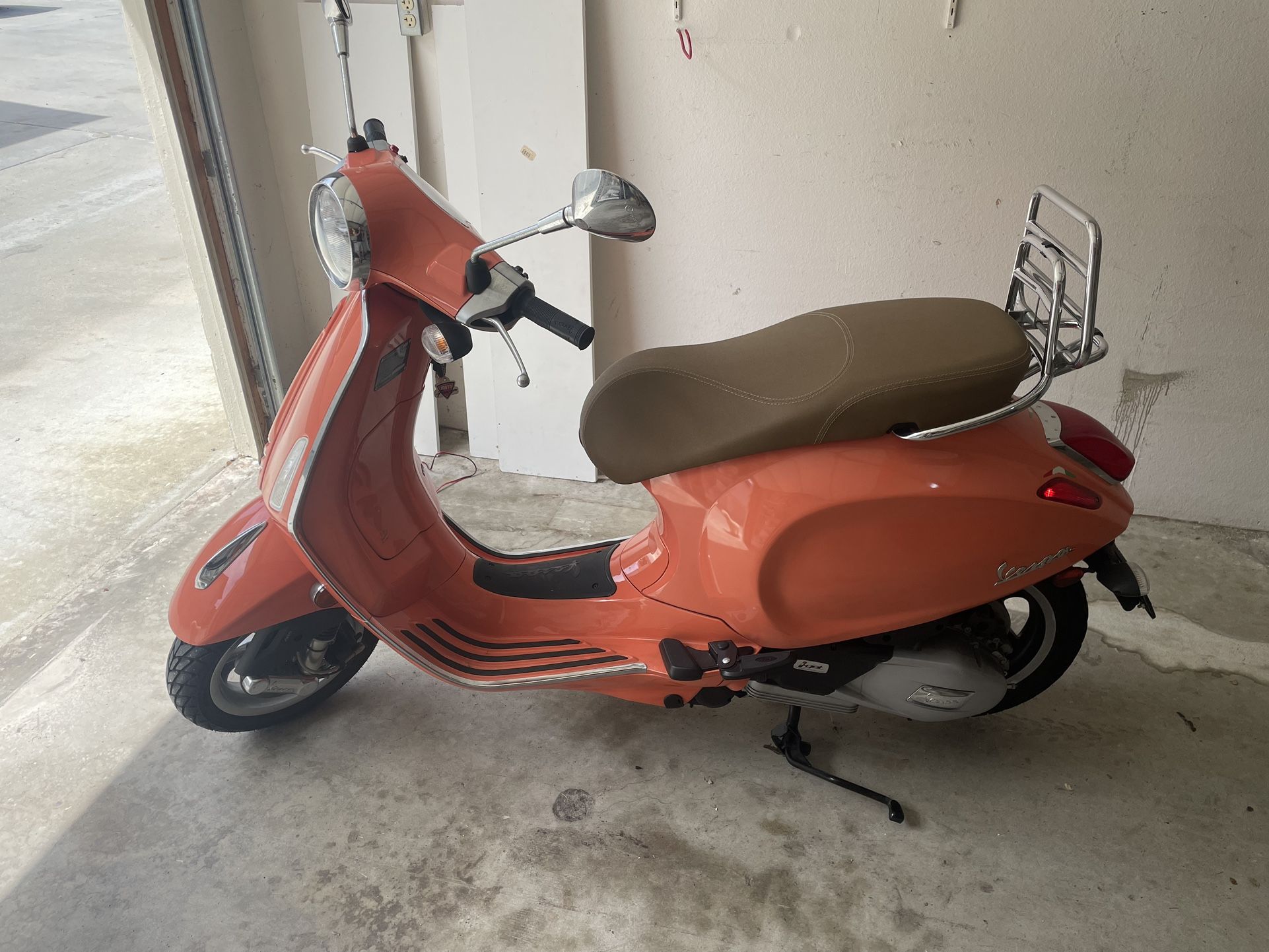 Vespa primavera 2021 150cc Like new
