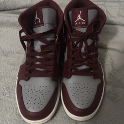 Air Jordan 1 mid cherrywood