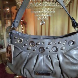 New ladies purse brand Beyoncé and Knowles colors gray and silver!🌺