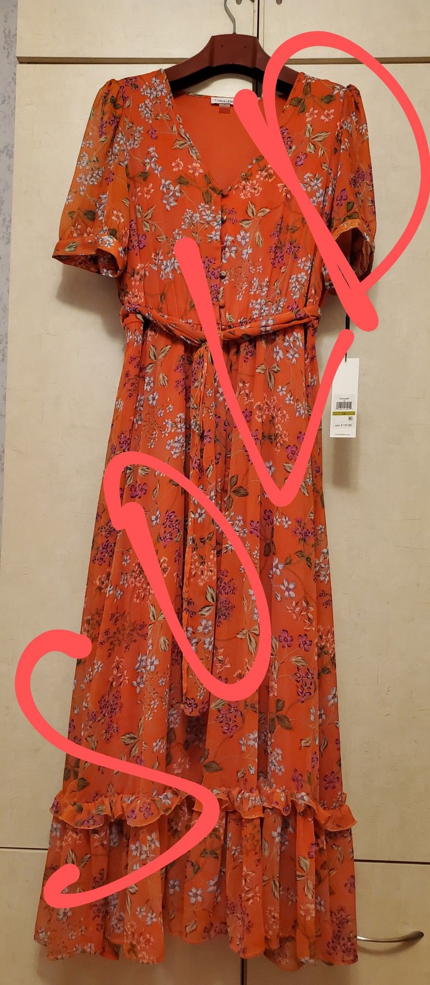 Calvin Klein Floral-Print Maxi Chiffon Dress Orange Size 14
Product Details
Be a budding beauty in Calvin Klein's maxi dress, cinched by a belted wa