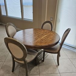 Round Table With Chairs
