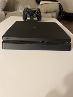 PlayStation 4 Slim Bundle – 500GB – Excellent Condition – $120