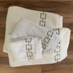 Towel Set - Cream With Taupe Trim 