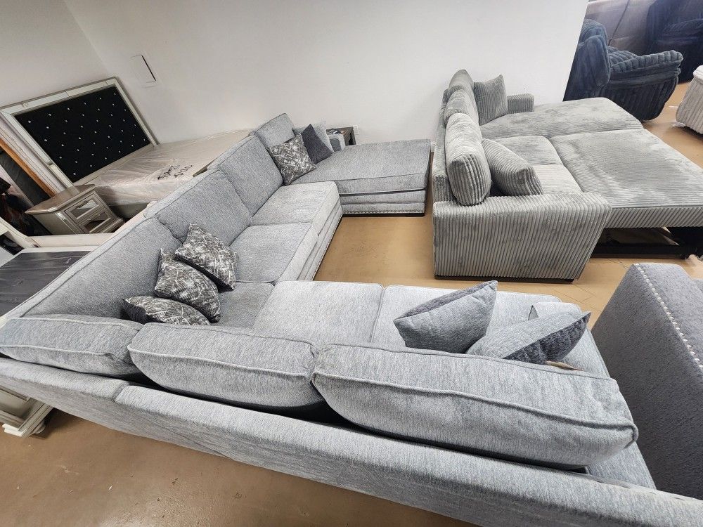 Light GREY Sectional With Chaise Lounge. New Years Special