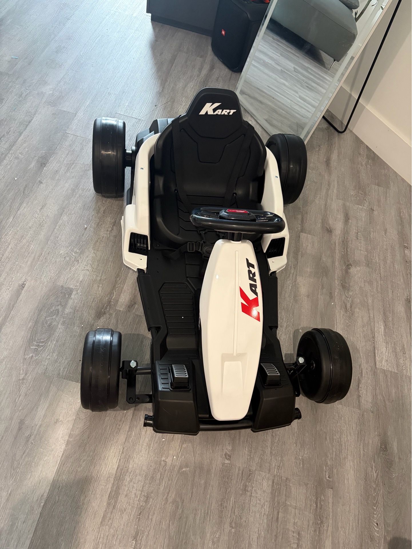 Car electric for kids like new never used