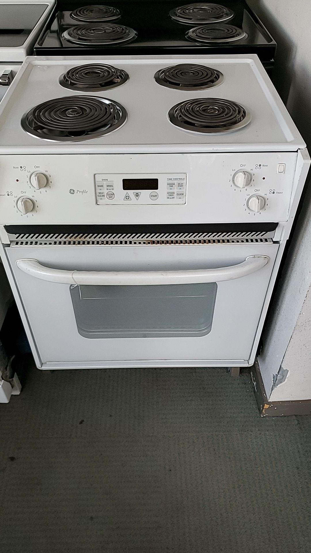 GE27 inch Drop in electric range self clean coil burners 3 small One