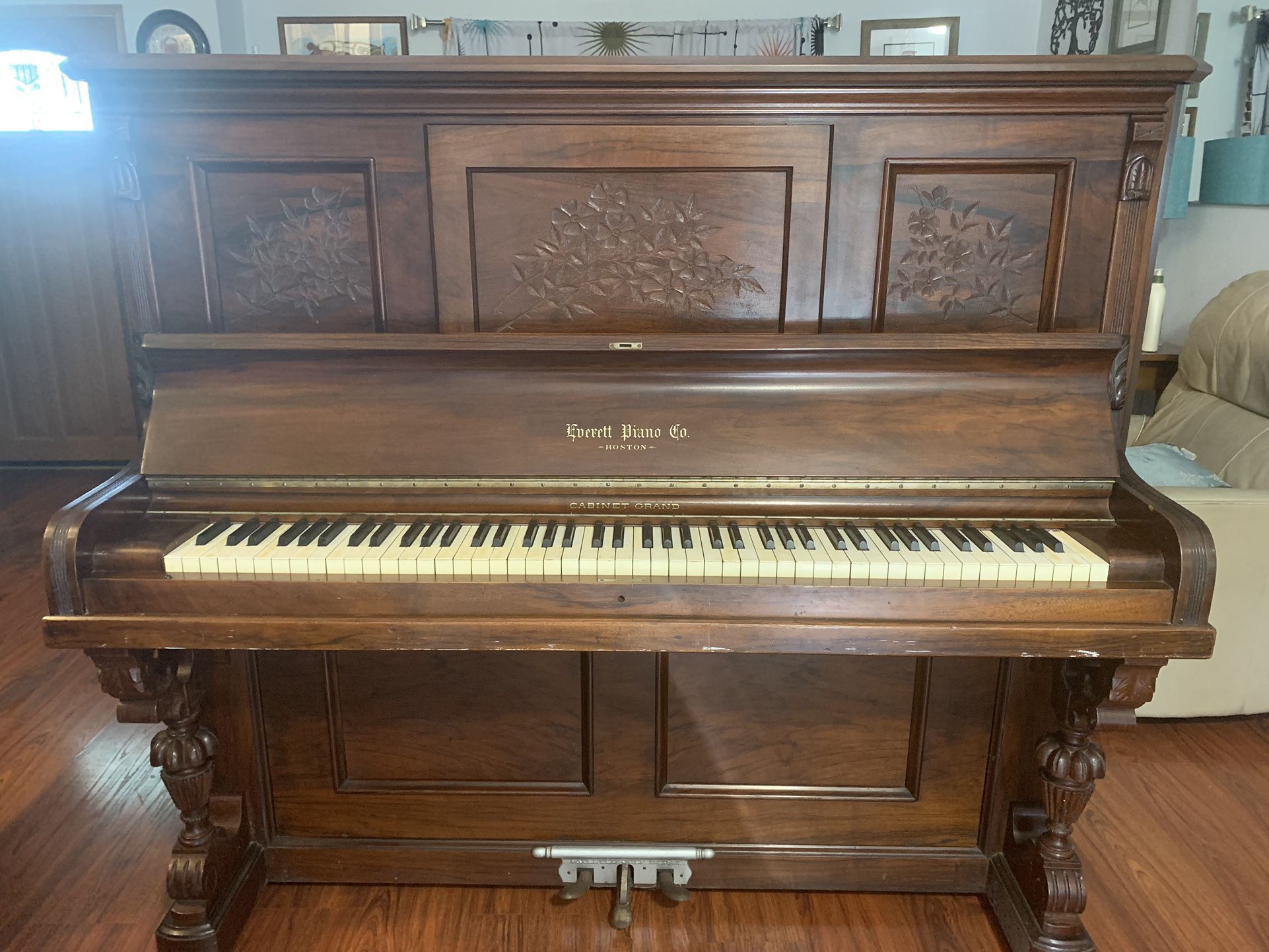 Everett Piano Co. Cabinet piano 