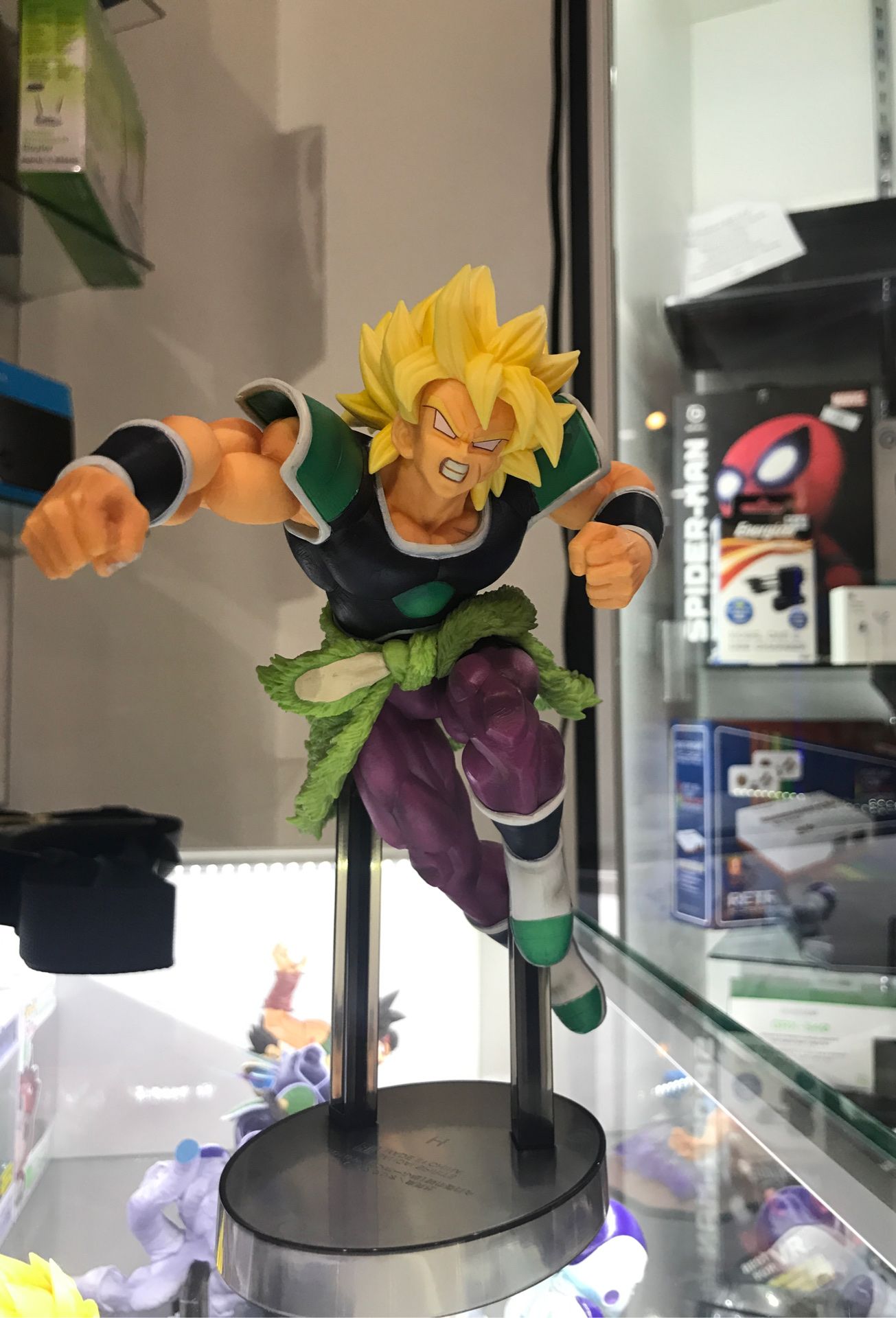 super saiyan broly Statue