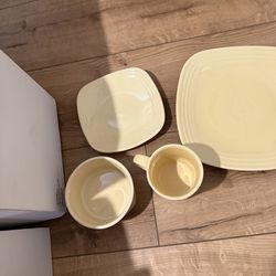 2 new heavy duty  dishes  sets