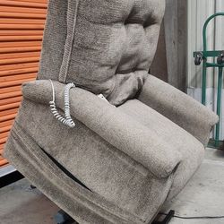 Pride Mobility Lift Assist Recliner Chair FREE DELIVERY 