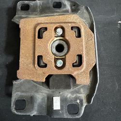 Upper transmission mount