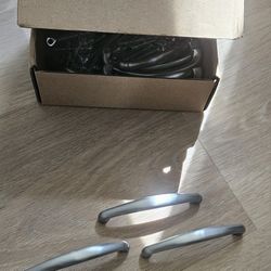 15 Cabinet & Drawer Pulls