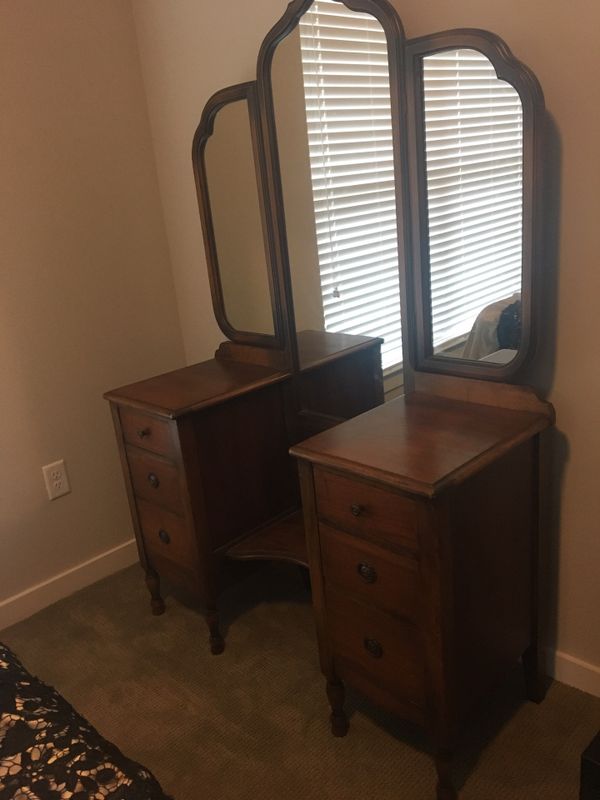 Antique 1940 S Wooden Vanity Dresser For Sale In Austin Tx Offerup