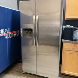 Side‑by‑Side Refrigerator with Water & Ice Dispenser – Stainless Steel