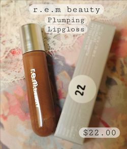 r.e.m. beauty Plumping Lip Gloss