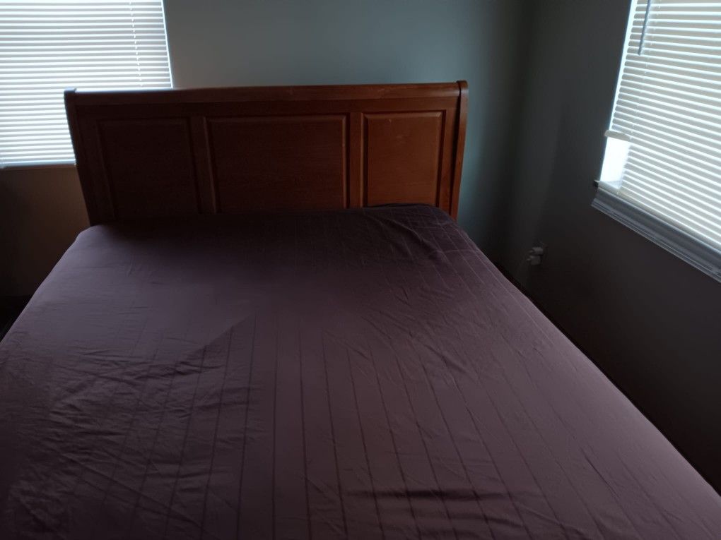 King Size Wooden Bed+box+mattress