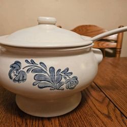 Pfaltzgraff Yorktowne Soup Tureen