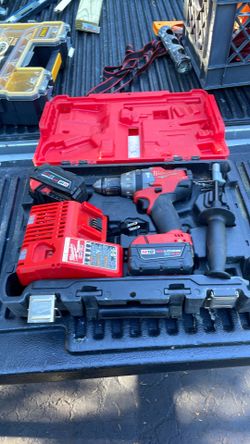 Milwaukee M18 fuel 1/2” hammer drill/ driver kit