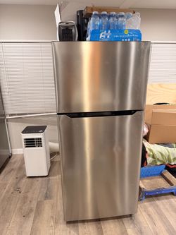 Insignia Stainless Steel Top-Freezer Refrigerator
