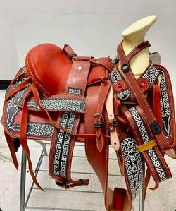 Montura charra bordada