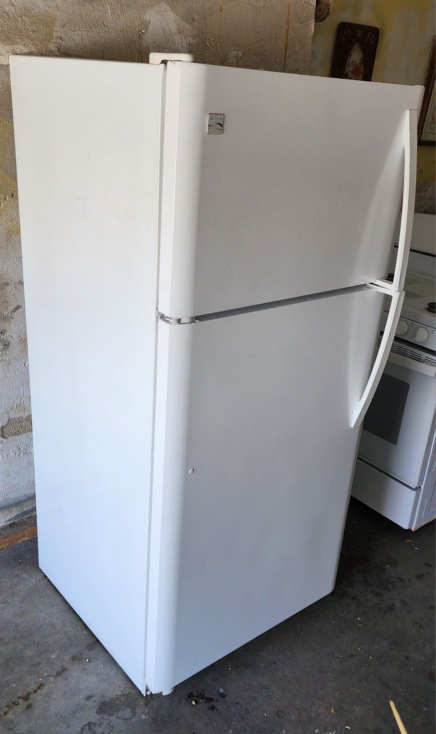 Kenmore Refrigerator Freezer On Top - Pick Up Only