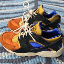 Women's 8.5 Nike Shoes