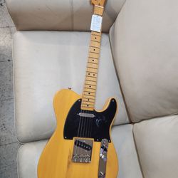 Squier Classic Vibe Telecaster 50s vintage ( reissue )  Electric Guitar - Butterscotch Blonde
New
Has a few scratches and dings from shipping on body 