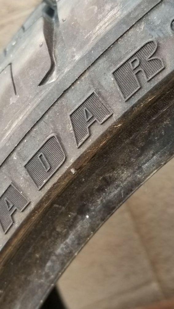 1 Llanta 295/25ZR22