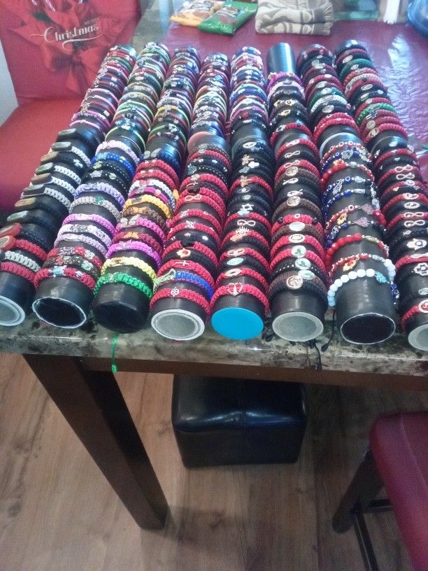 Brazaletes/Pulseras/Bracelets