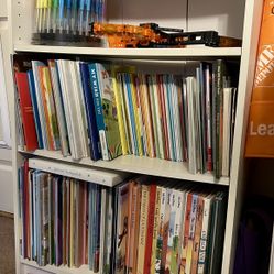 Bookshelf with adjustable shelves *Books NOT included.*