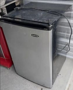 Mini refrigerator