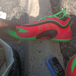 Woman's Adidas Shoe Size 7 